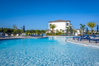 Aberdeen Luxury Apartments in Lakeland, FL - Building Photo - Building Photo