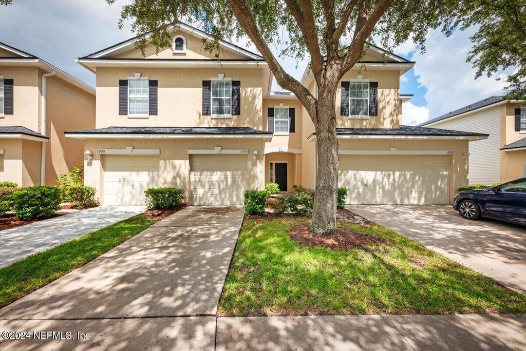 8595 Tower Falls Dr in Jacksonville, FL - Building Photo