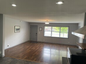 902 NW 11th St in Bentonville, AR - Building Photo - Building Photo