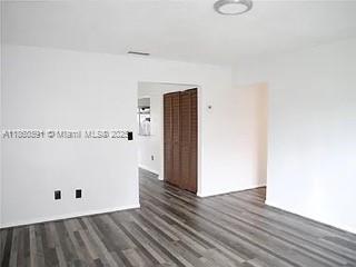 11551 SW 123rd Ave in Miami, FL - Foto de edificio - Building Photo
