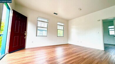 1136 Taraya Terrace in Hercules, CA - Building Photo - Building Photo