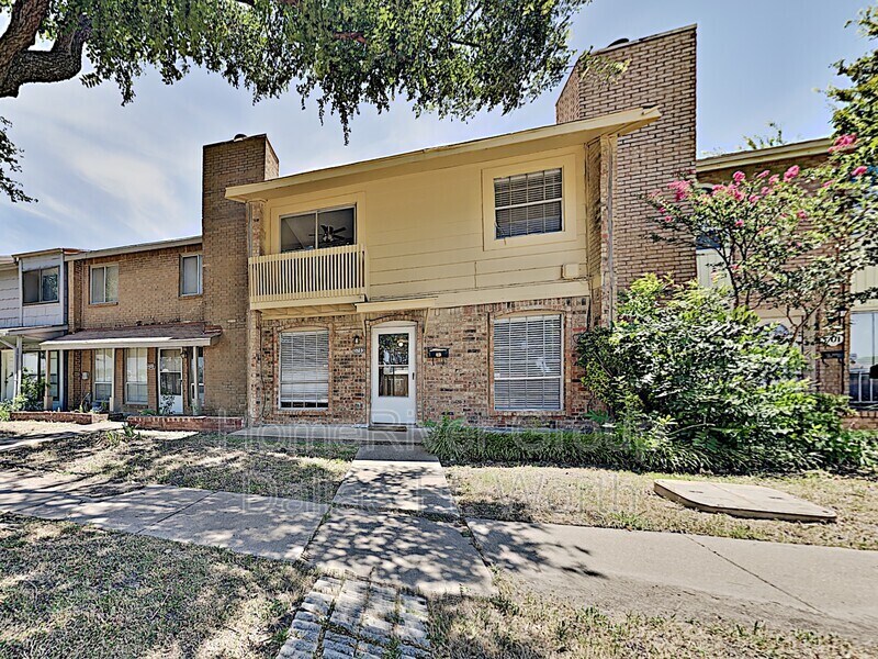 3703 Clubview Dr in Garland, TX - Building Photo