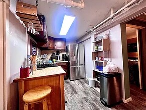 33 Oakland Rd, Unit A in Brookline, MA - Building Photo - Building Photo