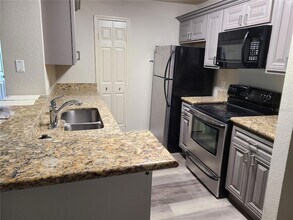 8911 Manor Loop, Unit 205 in Lakewood Ranch, FL - Building Photo - Building Photo