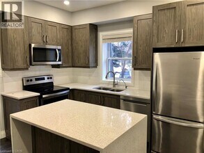 8 Wellington St S in Kitchener, ON - Building Photo - Building Photo