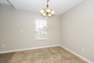 1001 Tammy Sue Ln in La Vergne, TN - Foto de edificio - Building Photo