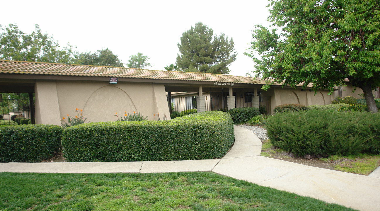 119 Cambridge Ave in Claremont, CA - Building Photo