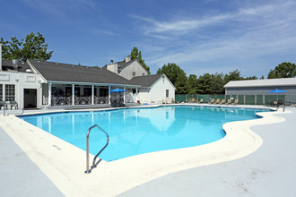 Royal Oaks and East Gardens in Monmouth Junction, NJ - Foto de edificio - Other