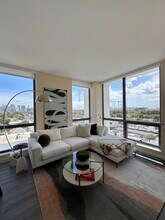 114 NE 22nd St, Unit B32 in Miami, FL - Foto de edificio - Building Photo