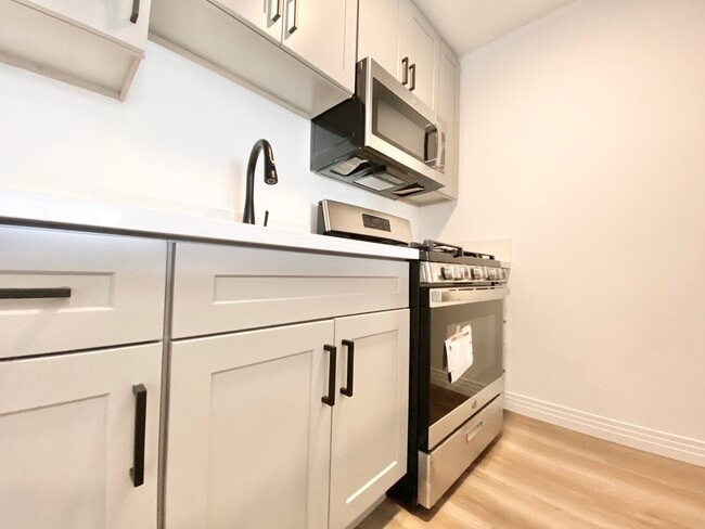 1240 Bronson Ave in Los Angeles, CA - Building Photo - Building Photo