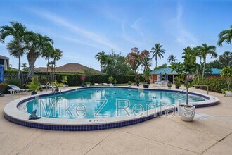 200 Pebble Beach Blvd in Naples, FL - Building Photo - Building Photo