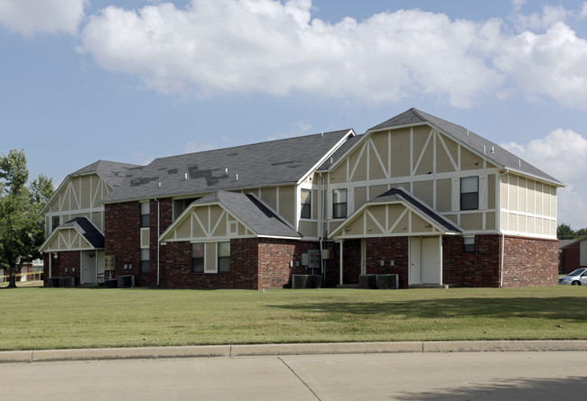 Yorkshire Place Apartments in Wagoner, OK - Building Photo - Building Photo