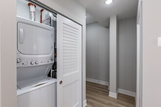 437 W Belden Ave, Unit 2 in Chicago, IL - Building Photo - Building Photo