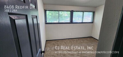 8408 Redfir Dr in Berkeley, MO - Foto de edificio - Building Photo