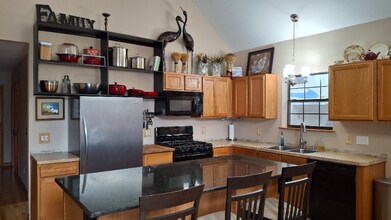 1015 Twisted Oak Ct in Canyon Lake, TX - Building Photo - Building Photo