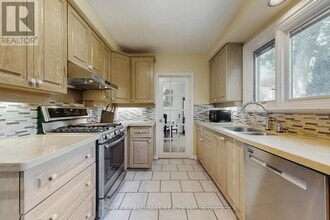 173 Dunwoody Dr in Oakville, ON - Building Photo - Building Photo