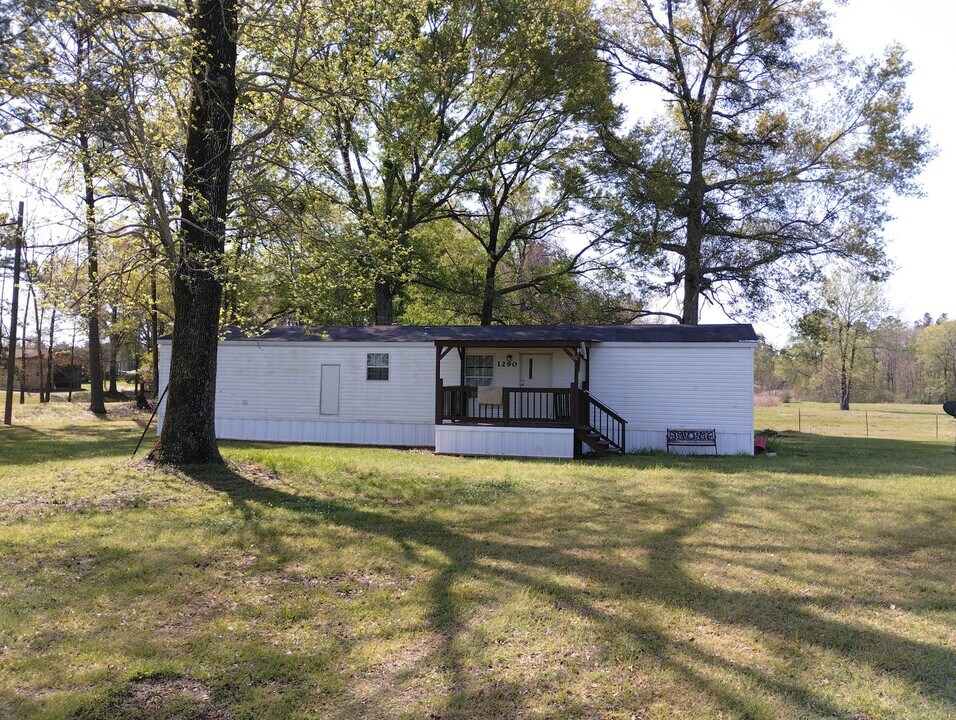 1290 Claude Kelly Rd in Deridder, LA - Building Photo