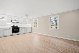 4 Jericho Rd in Weston, MA - Building Photo - Building Photo