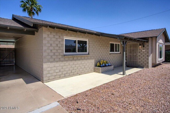 8240 E Turney Ave in Scottsdale, AZ - Building Photo - Building Photo