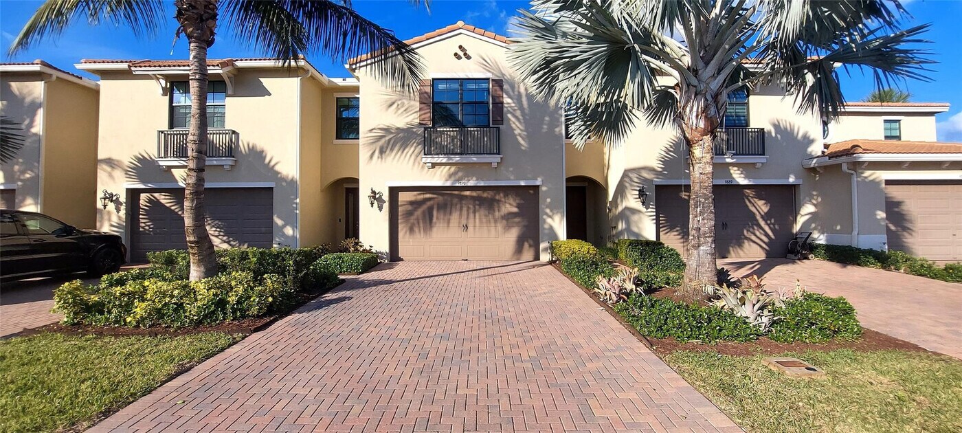 9893 Brickhill Dr in Boca Raton, FL - Building Photo