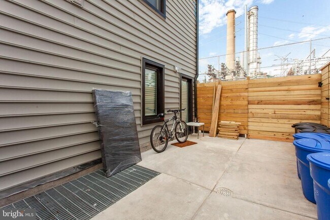 2553 Montrose St-Unit -B in Philadelphia, PA - Building Photo - Building Photo