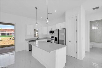 3312 11th St W in Lehigh Acres, FL - Foto de edificio - Building Photo