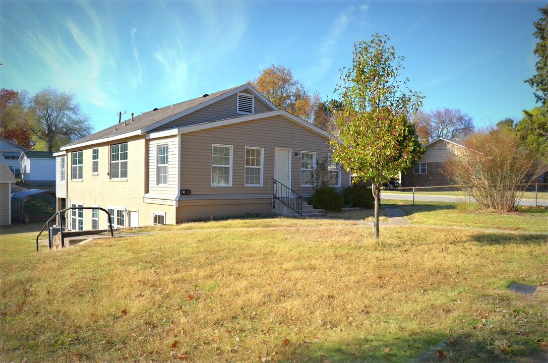 720 N Lincoln Ave, Unit A in Sand Springs, OK - Foto de edificio
