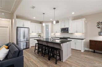 15 Manchester Dr in Edinburg, TX - Building Photo - Building Photo