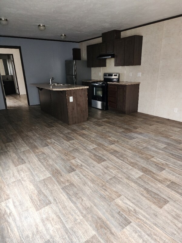 54686 Co Rd 19 in Bristol, IN - Foto de edificio - Building Photo