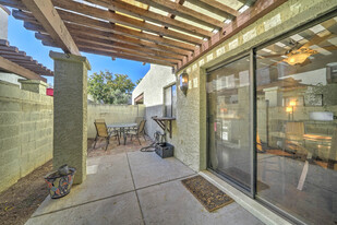 8829 S 48th St, Unit 1 in Phoenix, AZ - Foto de edificio - Building Photo