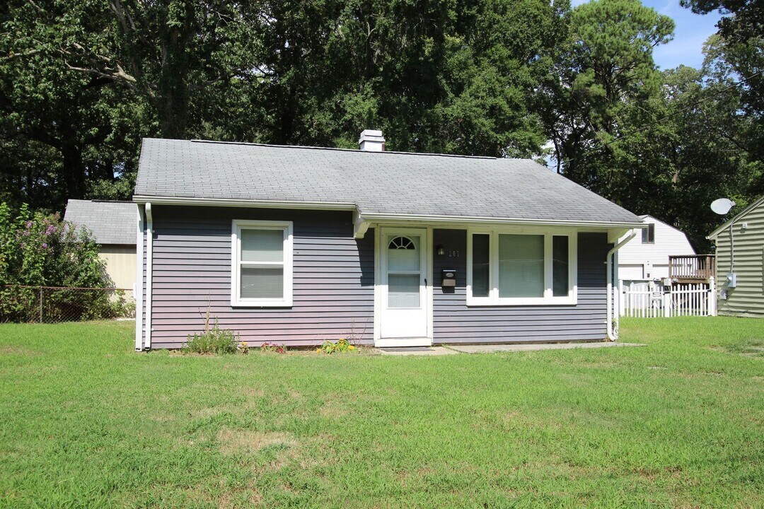 207 Beverly St in Hampton, VA - Building Photo