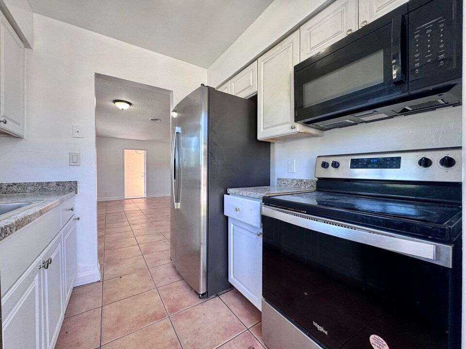 3221 NE 7th St in Pompano Beach, FL - Building Photo
