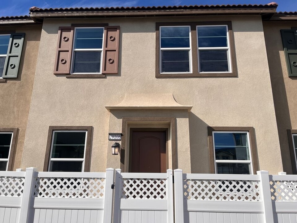 34495 Agave Dr in Winchester, CA - Building Photo