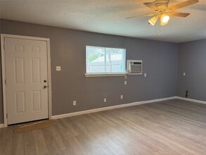 8010 Roswell St in Houston, TX - Building Photo - Building Photo