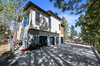 807 Cameron Dr in Big Bear Lake, CA - Foto de edificio - Building Photo