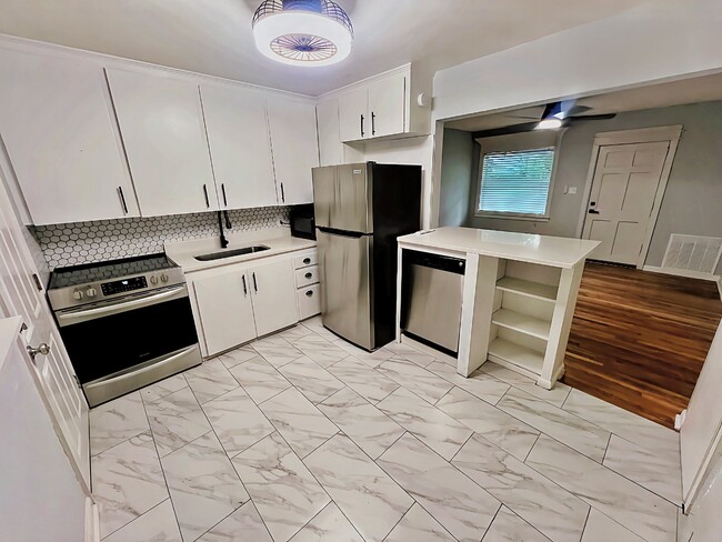 1337 Charlotte St, Unit 1337