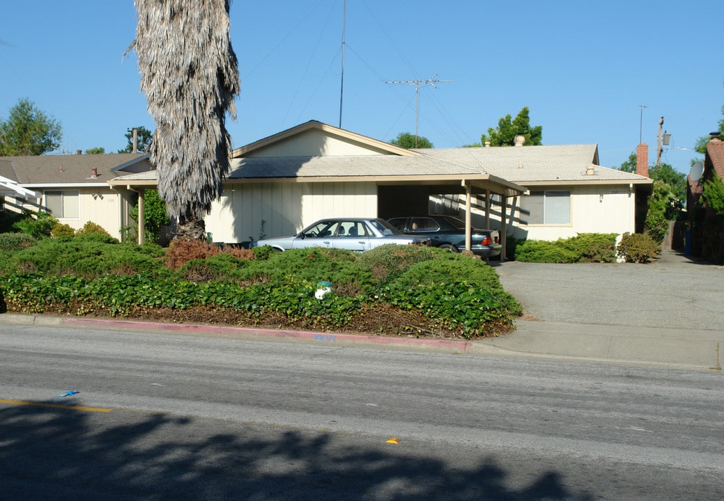 1319 Kingfisher Way in Sunnyvale, CA - Foto de edificio