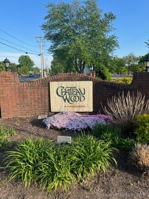 925 High Path Rd in Windsor, CT - Building Photo