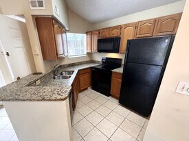 1916 Lake Atriums Cir in Orlando, FL - Building Photo