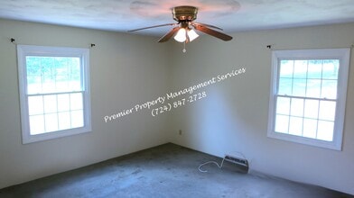 511 Upper Service Rd in Hookstown, PA - Foto de edificio - Building Photo