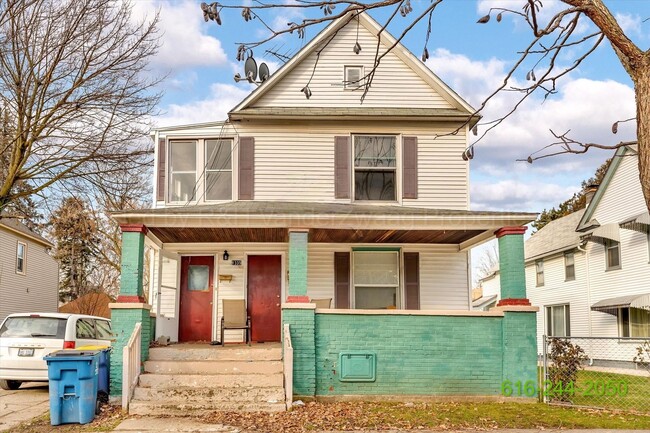 1335 Hamilton Ave NW in Grand Rapids, MI - Building Photo - Building Photo