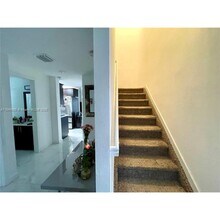 2957 NW 45th St in Miami, FL - Foto de edificio - Building Photo