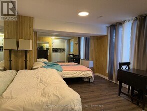 82 Henderson Dr in Aurora, ON - Building Photo - Building Photo