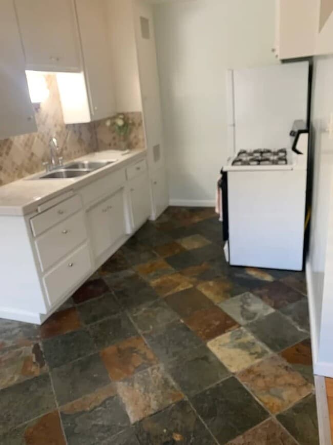 2172 West St in Redding, CA - Building Photo - Building Photo