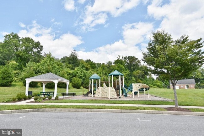 property at 7575 Willow Bottom Rd