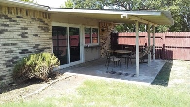 1900 Apple Valley Rd in Plano, TX - Building Photo - Building Photo