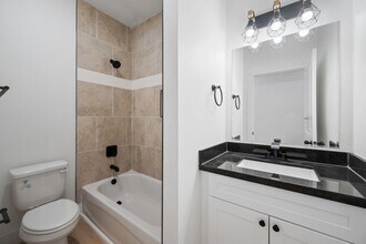 8410 Sunnyhill St in Houston, TX - Building Photo - Building Photo