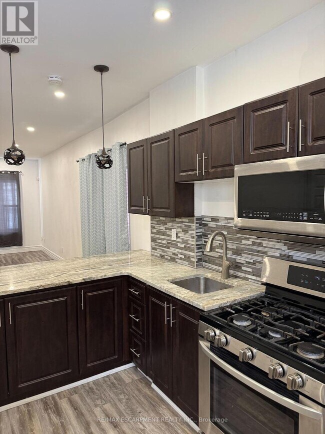 1152 King St E in Hamilton, ON - Building Photo - Building Photo