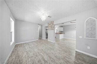 286 Leawood Cir in Naples, FL - Building Photo - Building Photo