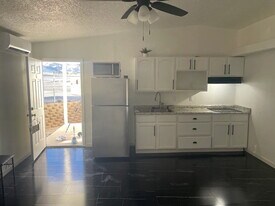 521 Hoyt St in Beatty, NV - Building Photo